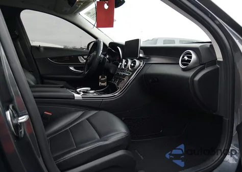 2016 Mercedes-Benz C 300 4Matic из США, поврежденный, VIN 55SWF4KB4GU140092